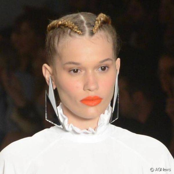 Juliana Jabour apostou no batom laranja para maquiagem moderninha e ousada (Foto: AGNews)